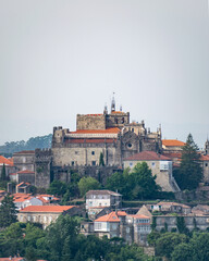 Fototapeta na wymiar Catedral de Tui vista desde la fortaleza de Valença do Minho (Galicia, España)