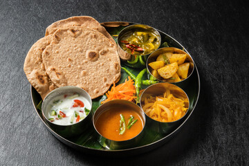 チャパティと南インドカレー chapati and curry set meal