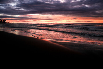 Fototapeta na wymiar Spectacular and colorful sunrise on the beach