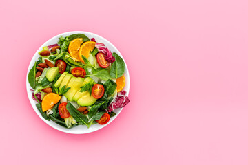 Healthy vegetarian bowl of green salad with avocado and tomatoes