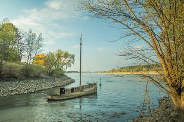 Wrack des Aalschokkers Conny am Silbersee in Dormagen