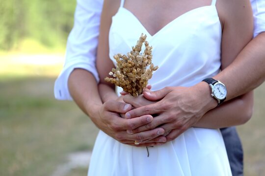 Mains enlac&eacute;es mariage