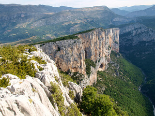 pass road and surrounding mountains
