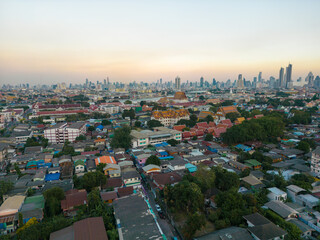 Obraz premium Aerial view Bangkok city buddhist temple with river sunset sky