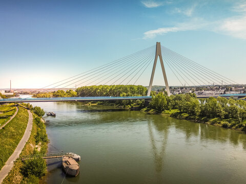 Drohnenaufnahme Rheinbr&uuml;cke Neuwied Rheinland-Pfalz