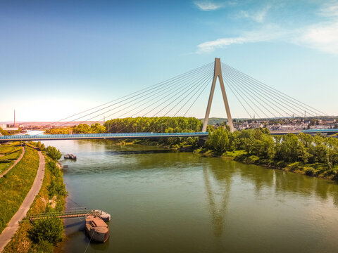 Drohnenaufnahme Rheinbr&uuml;cke Neuwied Rheinland-Pfalz Sommer