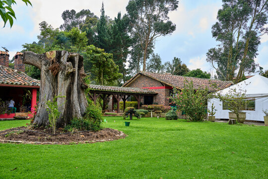 country house. large house in the countryside next to the mountains. luxury enclosure. house with external corridor. luxurious country construction. giant tree trunk cut down.