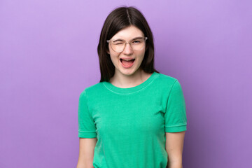 Obraz premium Young pretty Russian woman isolated on purple background With glasses and happy expression