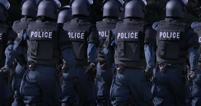 警察の行進訓練風景