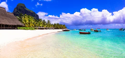 Wandcirkels plexiglas Droom eiland. tropisch paradijs. Beste stranden van het eiland Mauritius, luxe resorts van Le Morne © Freesurf
