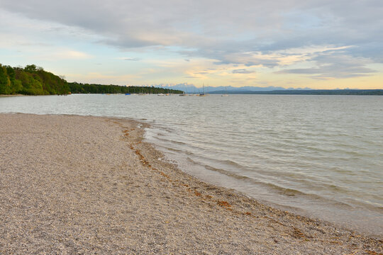 Beach and Lakeside, Stegen am Ammersee, Lake Ammersee, Fuenfseenland, Upper Bavaria, Bavaria, Germany