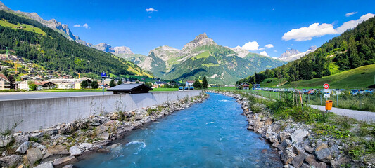 Fototapeta na wymiar Swiss Alps River