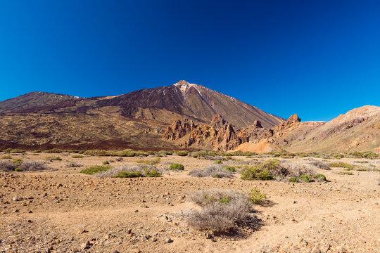 Pico del Teide Mountain with Volcanic Landscape, Parque Nacional del Teide, Tenerife, Canary Islands, Spain