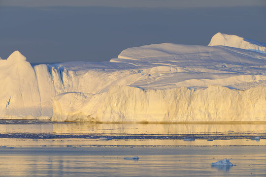 Icebergs at Ilulissat icefjord at sunrise, Ilulissat, Icefjord, Disko Bay, Qaasuitsup, Greenland, Polar Regions, Arctic