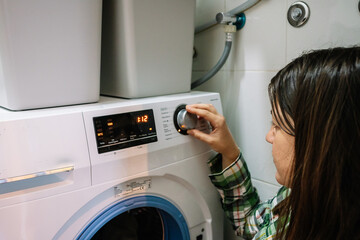 woman puts washing machine at home
