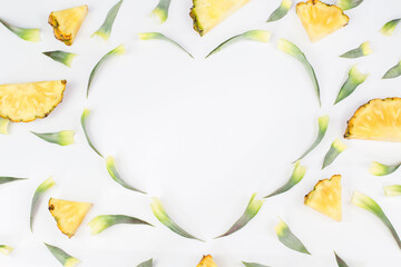 Seamless pattern single whole pineapple and Pineapple leaves isolated on white background. Summer fruits for healthy lifestyle. Organic fruit.