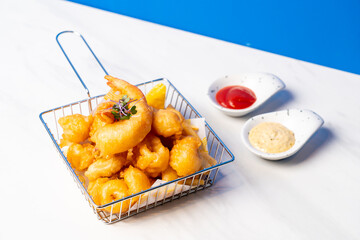 Fried seafood platter with sauce