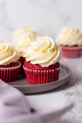 red velvet cupcakes with cream cheese