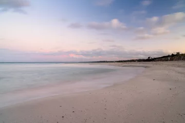 Papier Peint photo Plage de La Pelosa, Sardaigne, Italie coucher de soleil sur la pittoresque plage de sable blanc et les eaux turquoises de la plage de La Pelosa