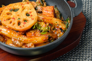 Mala xiang guo, Chinese spicy stir-fry hot pot : Strongly flavored with mala, it often contains meat and vegetables, and has a salty and spicy taste. The preparation process involves placing the requi