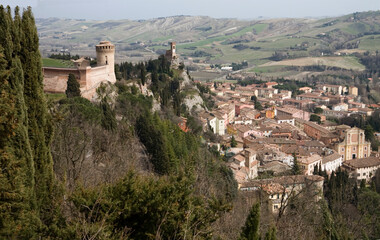 Fototapeta na wymiar Brisighella, Ravenna. Panorama con la Rocca Manfrediana con Torre dell' Orologio sopra il borgo