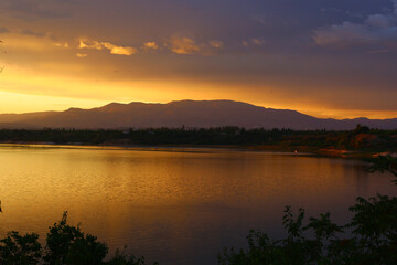 Naklejka na ściany i meble sunrise over the lake