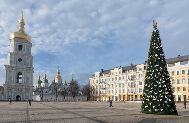 Obraz premium Christmas tree on Sofiyivska Square in Kyiv