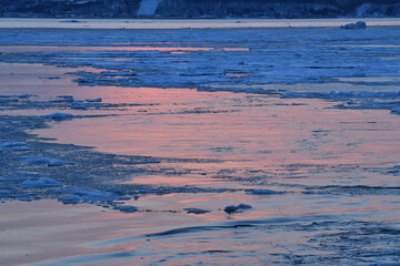 Sunset cruising on Floating ices 