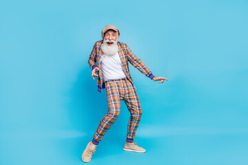 Full length photo of crazy overjoyed senior man wear trendy retro suit celebrate birthday event relax rest isolated blue color background