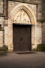 Drzwi wejściowe do kościoła - obrazy, fototapety, plakaty