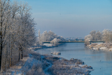 Flusslandschaft im Winter in Dingolfing