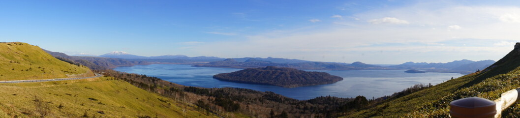 Fototapeta na wymiar Lake Kussharo in Teshikaga, Hokkaido, Japan - 日本 北海道 弟子屈 美幌峠 屈斜路湖