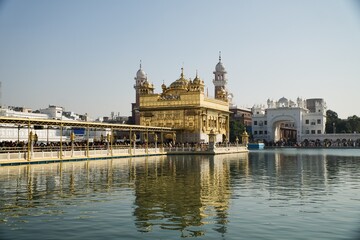 Fototapeta na wymiar Famous Golden temple in Amritsar, Punjab