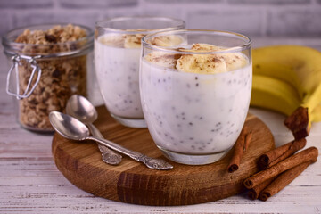 Banana pudding with chia seeds, granola and cinnamon.

