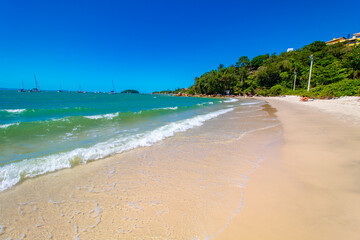 ondas na areia da praia de jurere florianópolis santa catarina brasil jurerê internacional