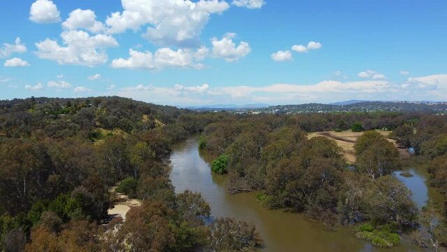 The footage of Murray River is Australia's longest river at 2,508 km, Twin city straddling the Murray River border of the two south-eastern Australian states of New South Wales and Victoria.