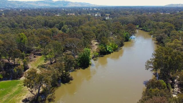 The footage of Murray River is Australia's longest river at 2,508 km, Twin city straddling the Murray River border of the two south-eastern Australian states of New South Wales and Victoria.
