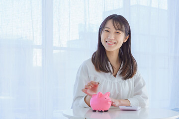 値上げに対抗する若い女性