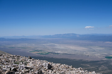 Vue sur la région de Capitol Reef avec l'ascension de Wheeler Peak