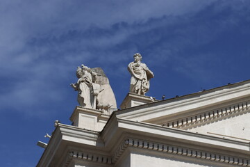 Fototapeta na wymiar Statue in the downtown of Rome
