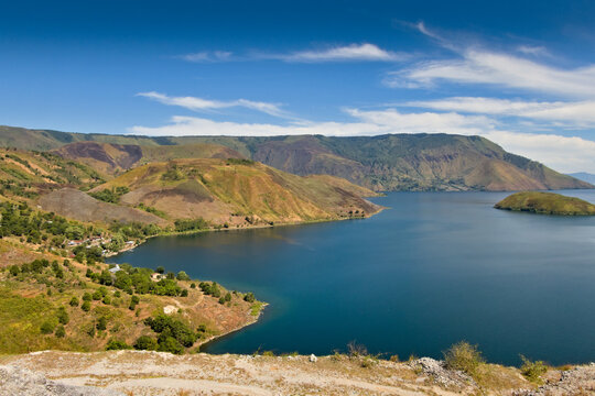 West coast of lake Toba with mountains in the background, North Sumatra, Indonesia © Oliver