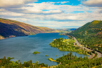 The Scenic Rowena Crest Viewpoint in Oregon’s Columbia Gorge