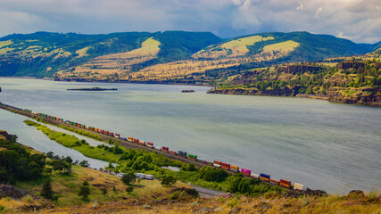 Gorgeous views of the Columbia river. View From Rowena Plateau Trail, Oregon