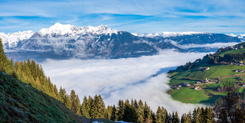 Fototapeta na wymiar Tirol im Winter
