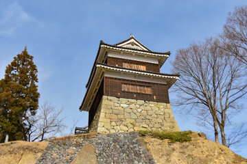 上田城址公園　青空の石垣と櫓