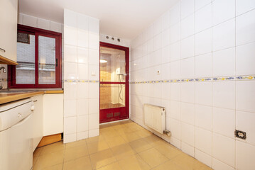 Corner of a kitchen with access to a drying terrace