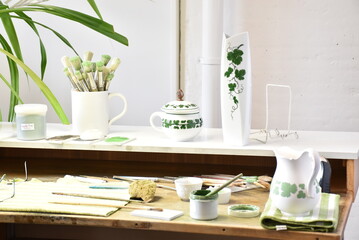 Authentic porcelain production in the Porcelain Manufactory Meissen - famous green vine leaves (Weinlaub) pattern, unique craftsmanship of the highest quality