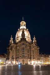 Fototapeta na wymiar Dresden Frauenkirche at night