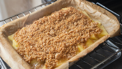 自家製リンゴのクランブルケーキ