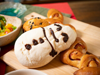 クリスマスディナーの雪だるまパン